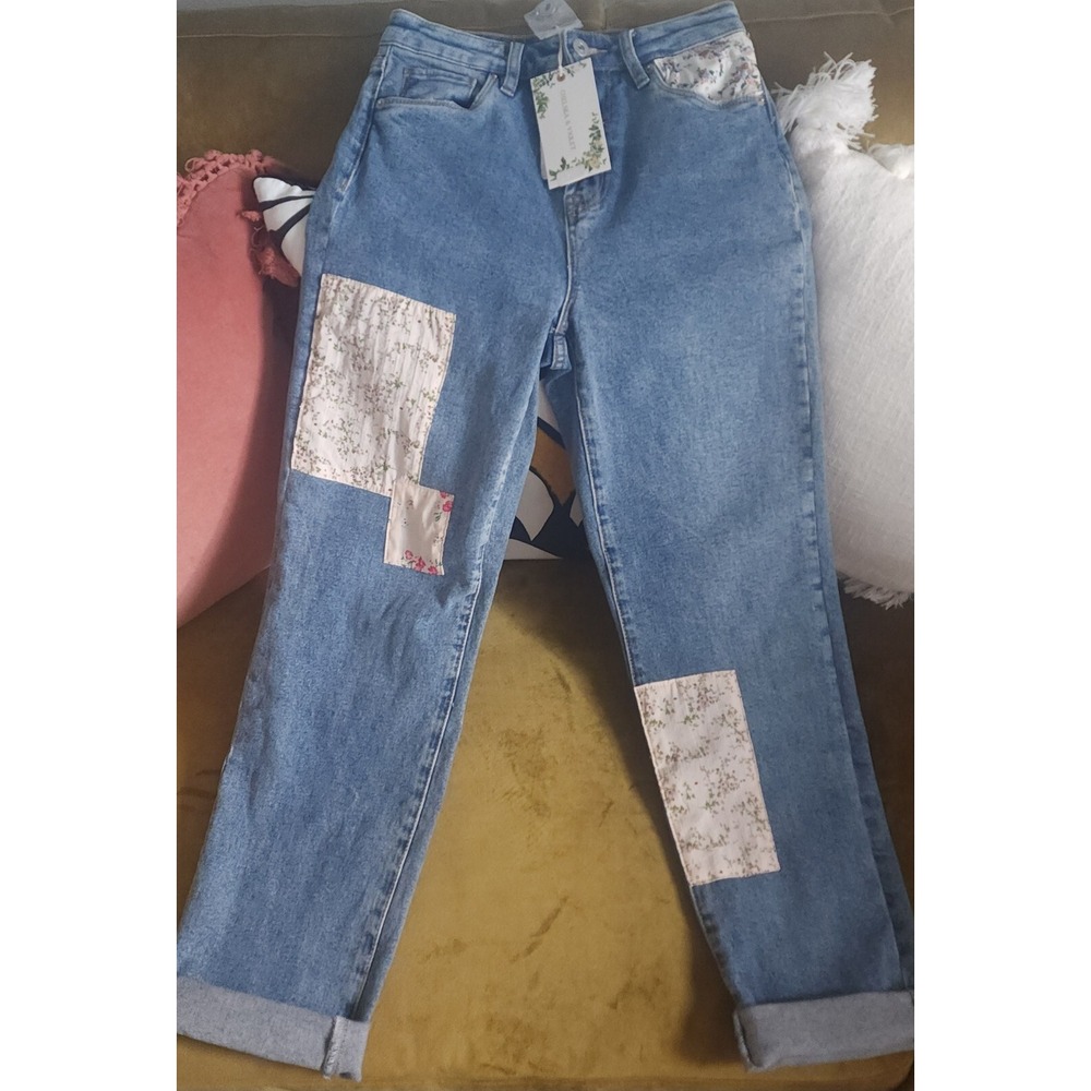 Chelsea and Violet Woman Denim Patches Jeans Size XS 25 New with tags
